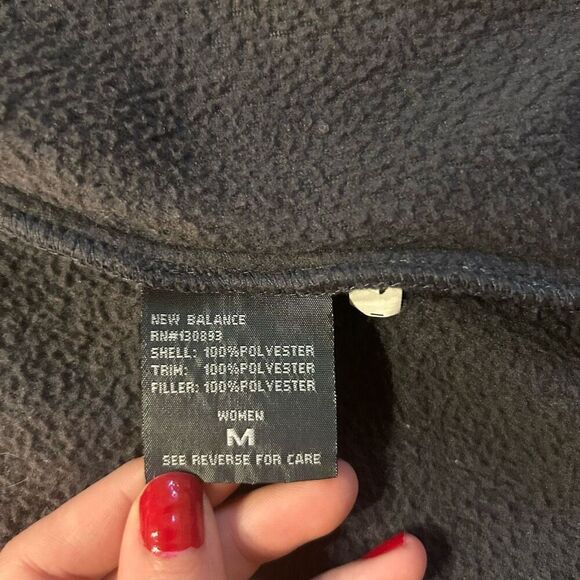 New Balance Women’s Medium Full Zip Maroon Gray Quilted Jacket - Picture 5 of 8